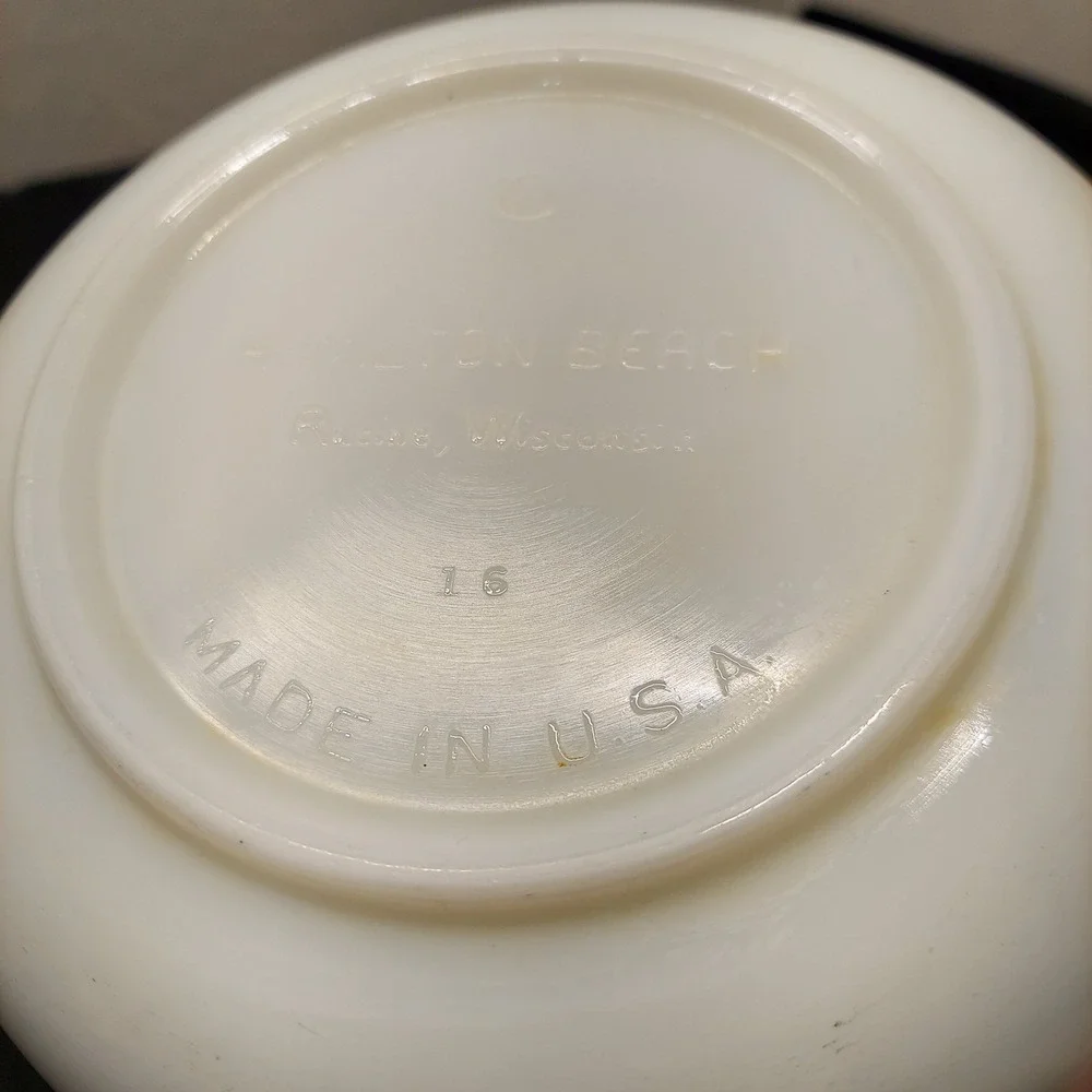 Vintage Hamilton Beach Pyrex #16 Milk Glass Mixing Bowl 4 qt White Ribbed